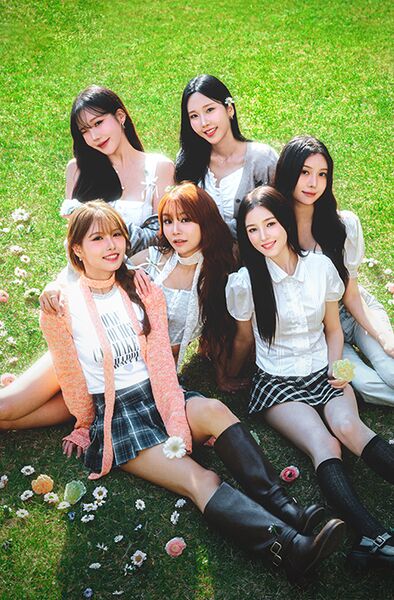 File:MOMOLAND 2025-2.jpg