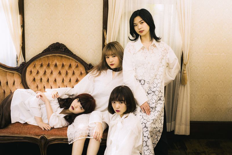 File:GIRLFRIEND - HOUSE promo.jpg