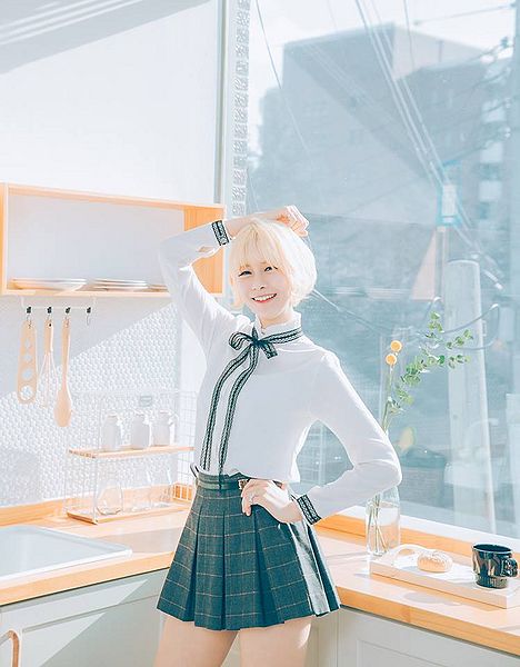 File:Soojeong promoting ZZZ.jpg