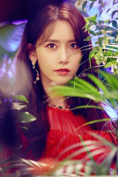 File:Yoona - Molatni (Lil' Touch) promo.jpg