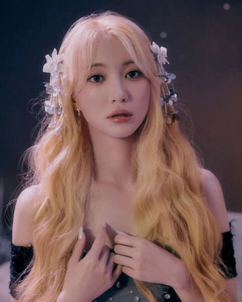 File:Yubin - Dreamy Resonance promo.jpg