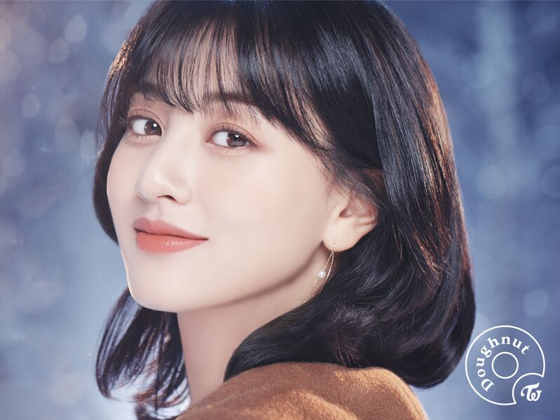 File:Jihyo - Doughnut promo.jpg