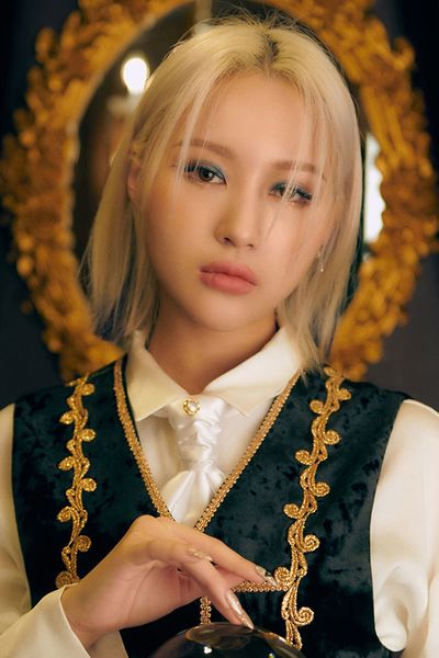 File:Siyeon - Eclipse promo.jpg