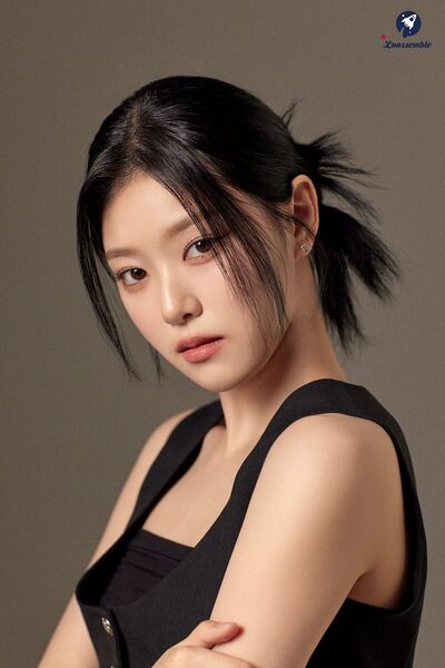File:HyunJin 2023-2.jpg