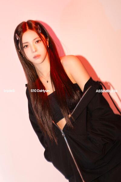 File:DaHyun - ASSEMBLE24 promo2.jpg