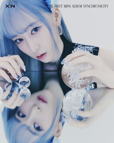 File:Hannah - SYNCHRONICITY promo.jpg