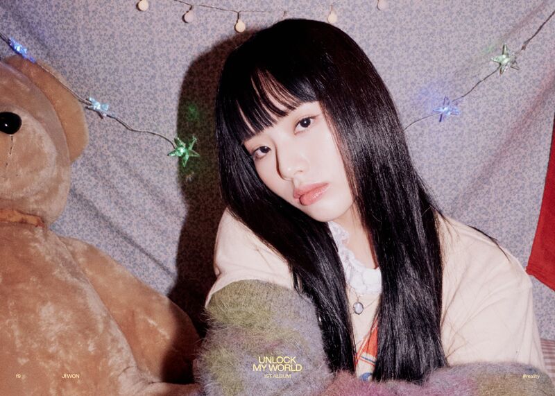 File:Park Jiwon - unlock my world promo.jpg