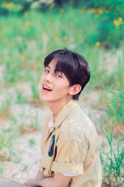 File:Hyunyeop Wild Idol.jpg