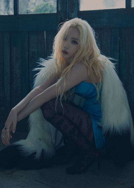File:Taeyeon - INVU promo.jpg