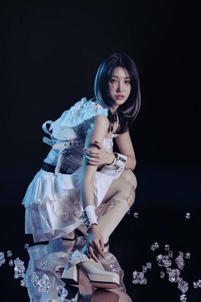 File:Vella - Bomb promo2.jpg