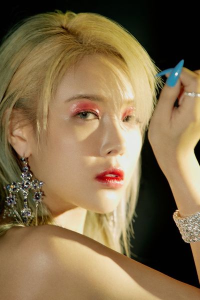 File:Yubin - Perfume promo.jpg