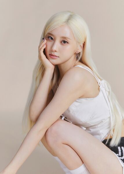 File:Nayoung - POSE! promo.jpg