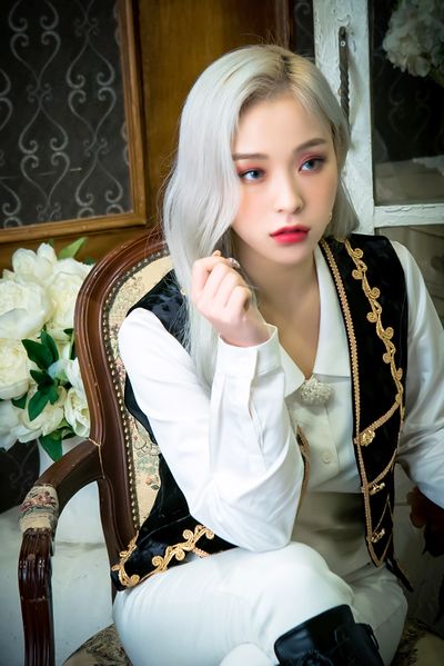 File:Gahyeon - Eclipse promo.jpg