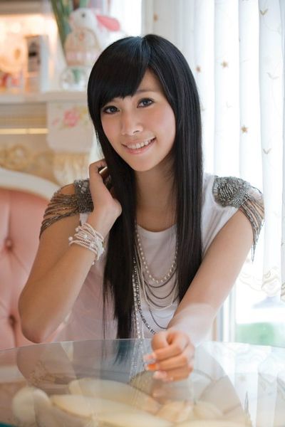File:moliessentiallovepromo.jpg