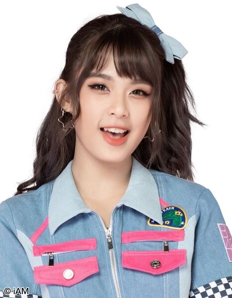 File:BNK48 Mobile 2019-2.jpg