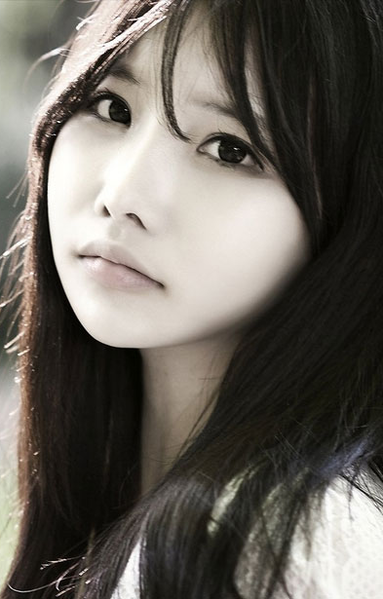 File:Yeonji - Haessjanha promo.png