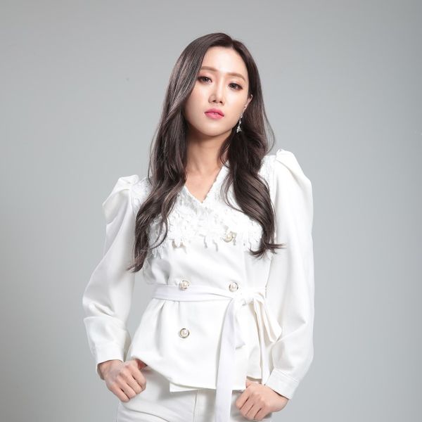 File:AZM Eunji 2019.jpg
