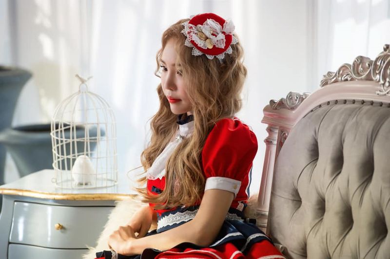 File:Hyeji - CANDY promo.jpg