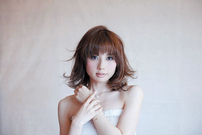 File:Mascara Takasugi Satomi Promo.jpg