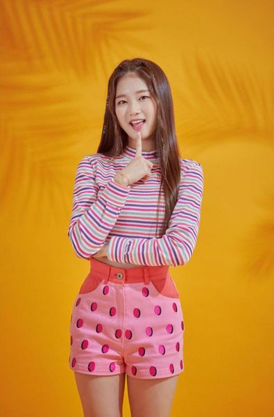 File:SATURDAY Minseo.jpg