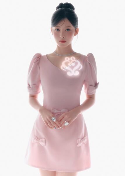 File:Liv - lip bomb promo2.jpg