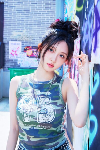 File:Gaeul - Be Alright promo.jpg
