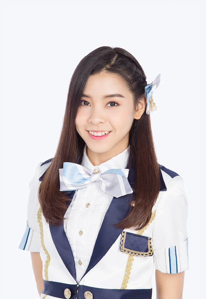 File:BNK48 Isarapa - Aitakatta promo.jpg