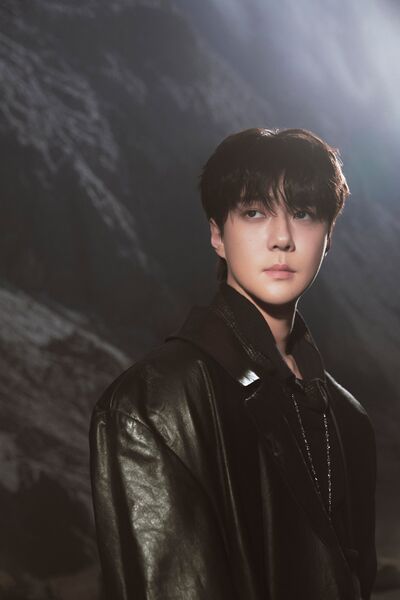 File:Sehun - REVERXE promo.jpg