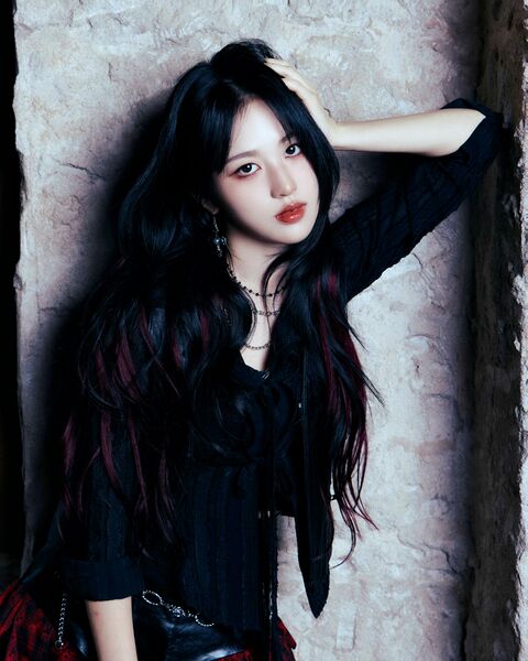 File:Heeyeon - Sarangieossneunde promo.jpg