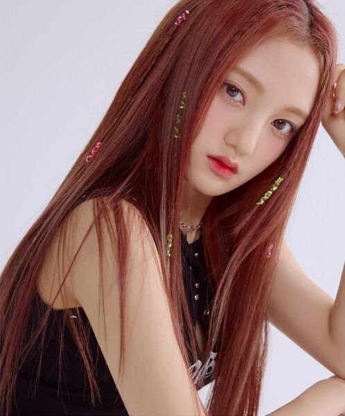 File:Yoonji - Hola promo.jpg