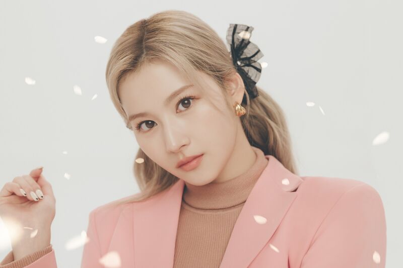 File:Sana - TWICE4 promo.jpg