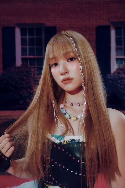File:Yunha - CURIOUS promo.jpg