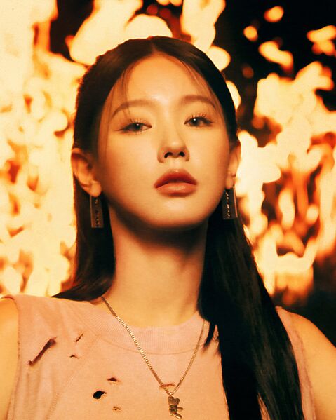 File:Miyeon - HEAT promo.jpg