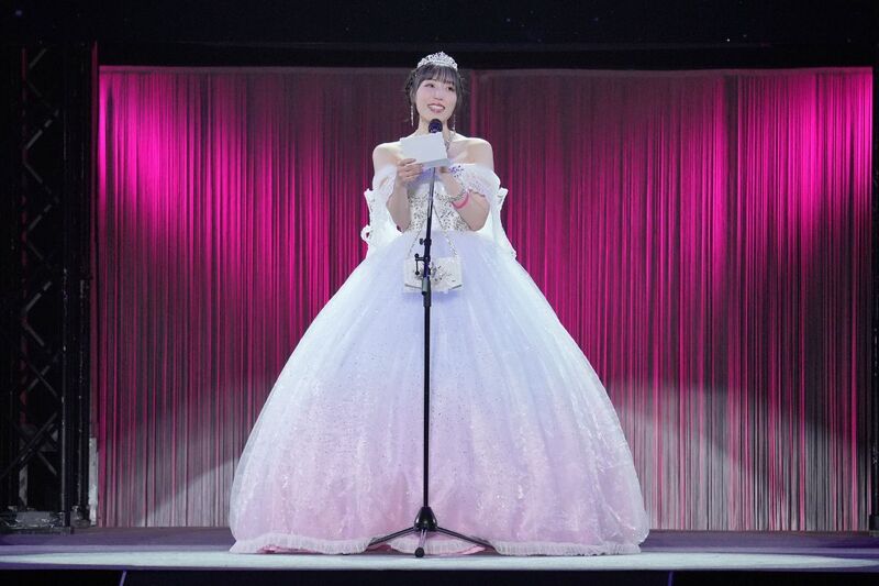 File:Fukumura Mizuki graduation.jpg