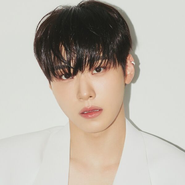 File:Seongmin - PARADOXX promo.jpg