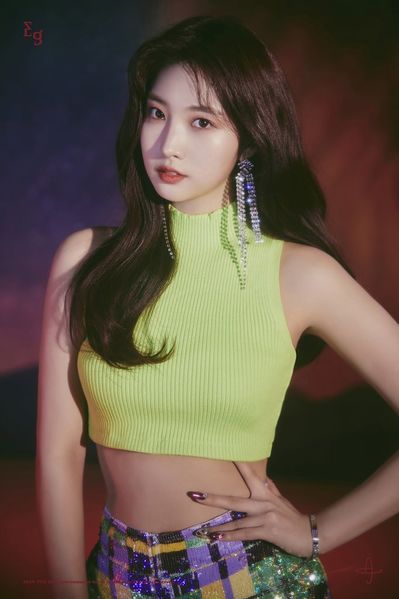File:Sihyeon - REMINISCENCE promo.jpg