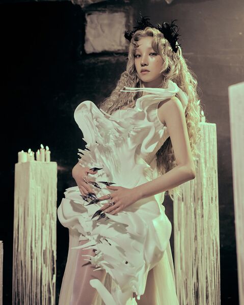 File:Yuqi - for (G) promo.jpg