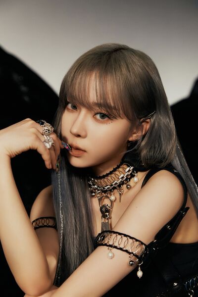 File:Winter - Girls promo2.jpg