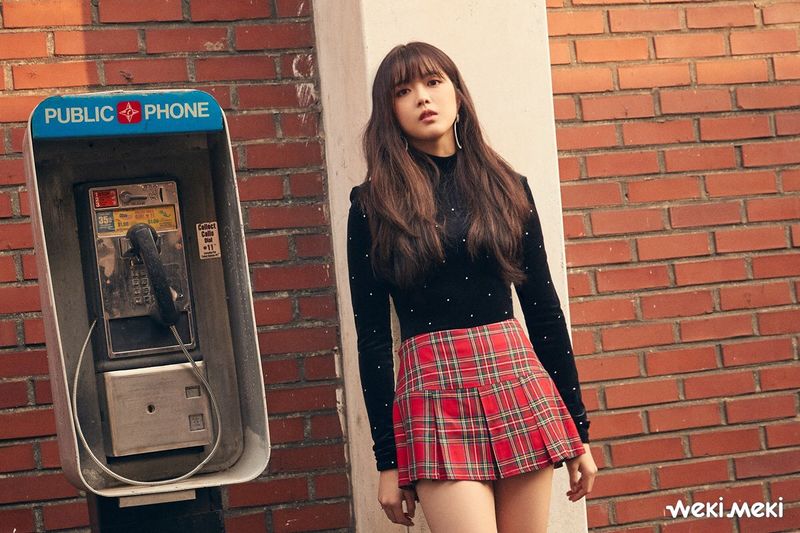 File:Suyeon - LUCKY promo.jpg