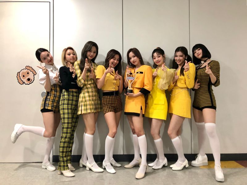 File:TWICE-20201104-backstage.jpg