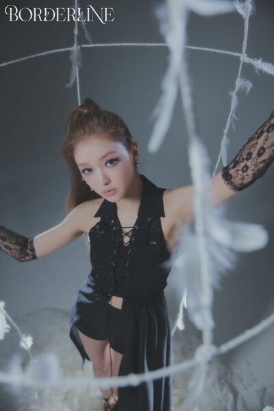 File:YooA - BORDERLINE promo.jpg