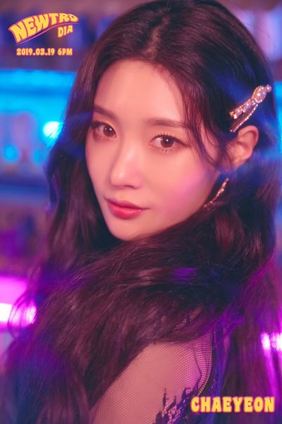 File:Chaeyeon - NEWTRO promo.jpg
