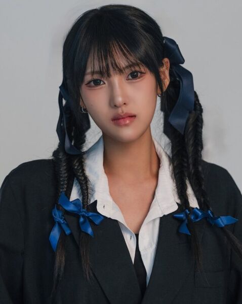File:Sooa - Look at Me promo.jpg