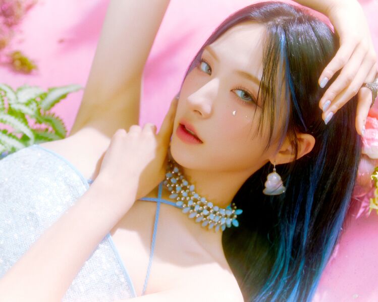 File:Eunseo - Sequence promo.jpg