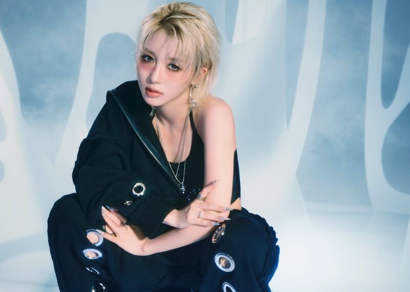 File:Hikaru - BUBBLE GUM promo.jpg