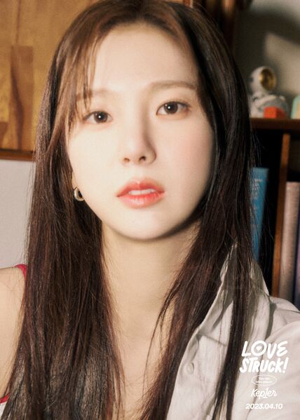 File:Yujin - LOVESTRUCK! promo.jpg