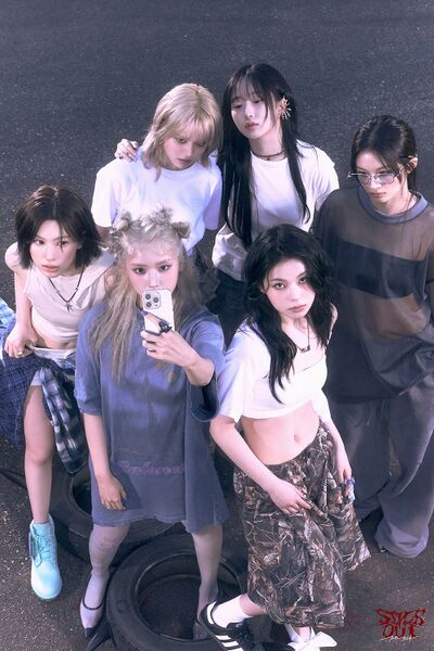 File:NMIXX - Fe3O4 STICK OUT promo2.jpg