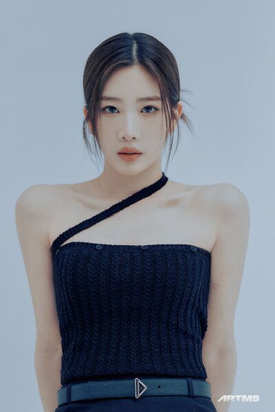 File:Kim Lip 2023.jpg
