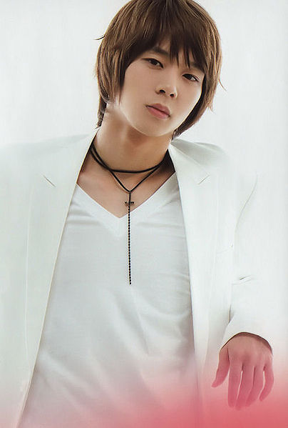 File:Micky tri-angle promo.jpg