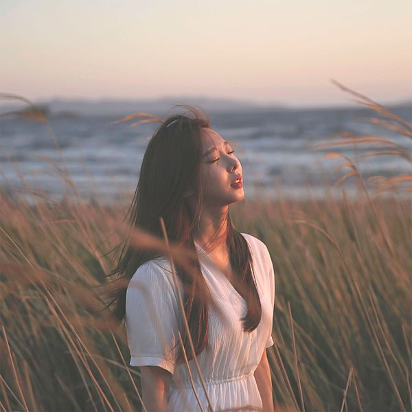 File:Kyungha - Jongidal promo.jpg